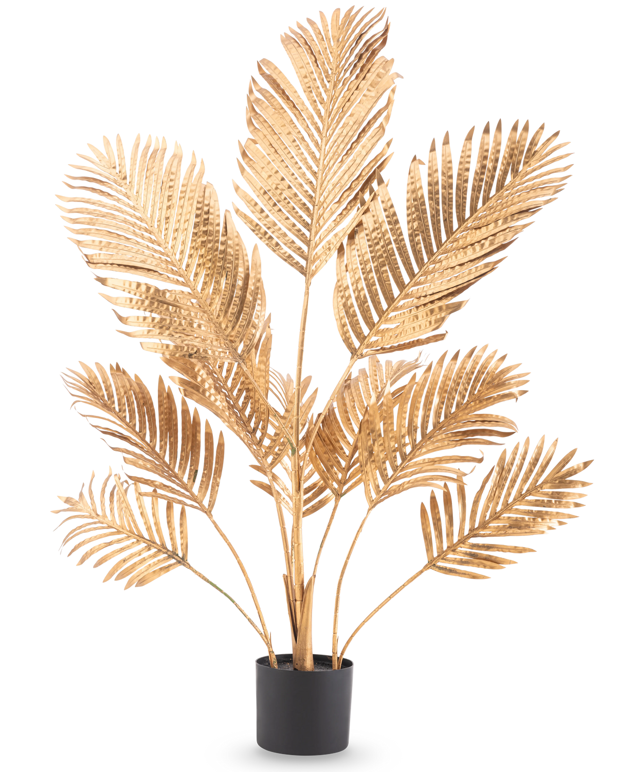 Le palmier artificiel Areca gold 120 cm présente des feuilles de palmier dorées métallisées dans un pot noir, sur un fond blanc uni.