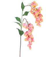 La Fleur Artificielle Paniculata 95 cm a une tige unique avec des feuilles vertes et des bouquets de fleurs ressemblant à des glycines roses et jaunes, joliment isolées sur un fond blanc.