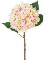 La Fleur Artificielle Hortensia Real Touch Rose 58 cm est une tige d'hortensia artificielle simple avec des pétales rose tendre et deux grandes feuilles vertes, parfaite pour la décoration et présentée sur un fond blanc.