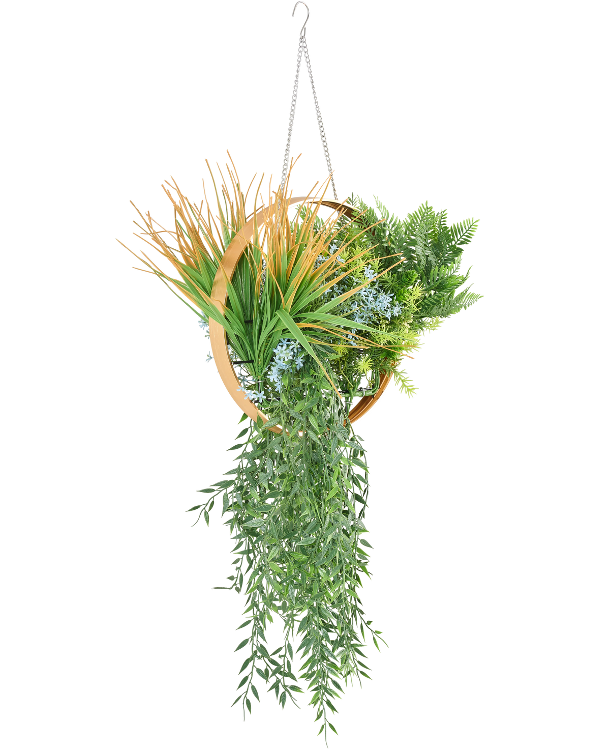 La Fougère artificielle suspendue UV 30 cm en anneau doré contient diverses plantes artificielles, telles que des fougères, des vignes en cascade, de l'herbe épineuse et des fleurs bleues, disposées dans un anneau doré avec une chaîne pour suspendre.
