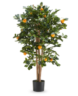L'oranger artificiel de 120 cm a des feuilles vertes brillantes et des fruits orange vif dans un simple pot noir, parfait pour égayer n'importe quel espace.