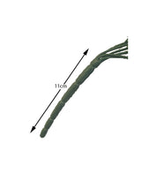 Un gros plan de la tige de la plante artificielle suspendue Aloe Vera avec une surface texturée, représentée par une flèche noire diagonale indiquant la longueur de 102 cm sur un fond blanc.