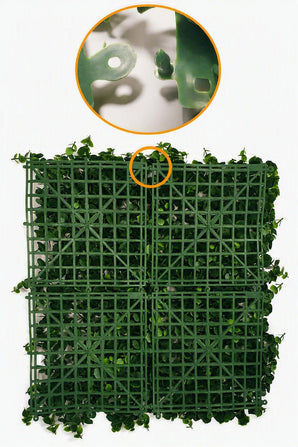Haie artificielle Buis bleu 50x50 cm : Panneau UV avec feuille de buis artificielle posée sur une grille en plastique vert. Une incrustation circulaire en haut montre un gros plan du mécanisme de verrouillage qui permet de relier plusieurs panneaux entre eux.