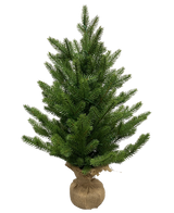 Le sapin de Noël artificiel Mini "Munchi" 60 cm (100% PE) est un petit pin vert aux branches denses. Sa base est enveloppée de toile de jute et nouée avec de la ficelle et se tient debout sur un fond blanc uni.