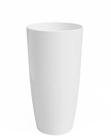 Le Santorini Planter est un grand vase cylindrique blanc (Ø27 cm x H40 cm) avec une finition lisse et brillante. Le vase se tient debout sur un fond blanc uni.