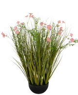 Le pot d'herbe d'oignon de fleur de Gesang rose de gazon artificiel est une plante artificielle ignifuge de 90 cm de haut avec de longues feuilles vertes ressemblant à de l'herbe et des fleurs roses dans un pot rond noir, représenté sur un fond blanc.