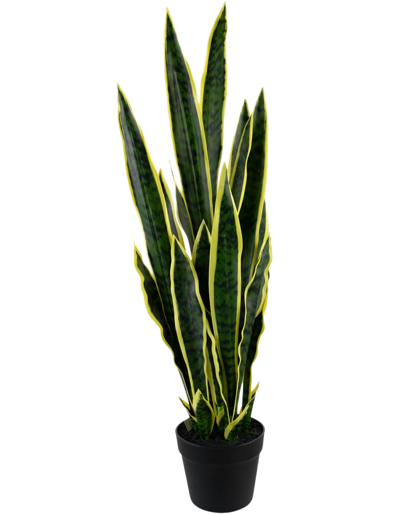 La plante artificielle Sansevieria Laurentii 92 cm en pot décoratif présente de hautes feuilles dressées vertes aux bords jaunes, sur un fond uni blanc.