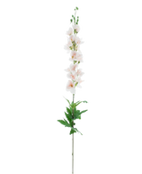 La Fleur Artificielle Larkspur Real Touch champagne pa 90 cm a une seule tige haute avec des fleurs rose clair qui s'épanouissent verticalement et des feuilles vertes à la base, sur un fond blanc uni.