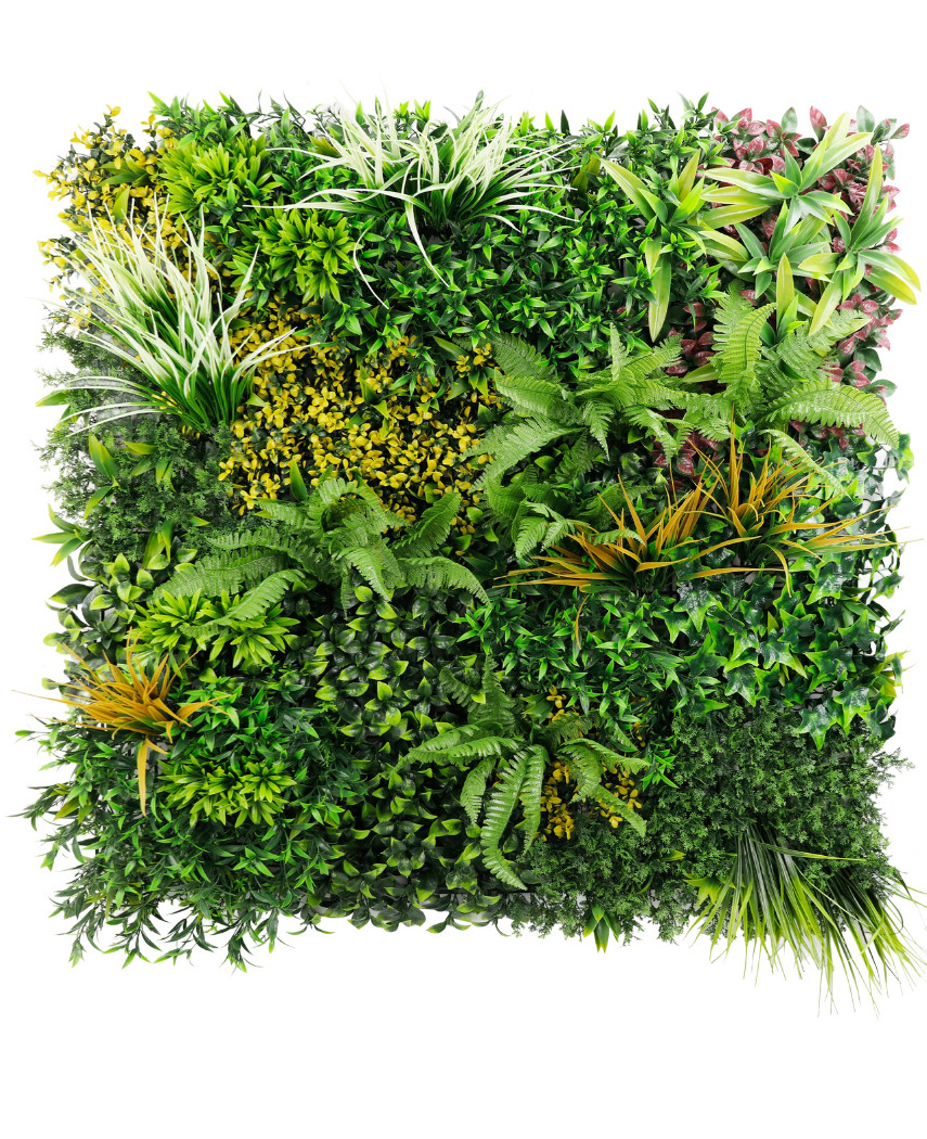 La haie artificielle Sherry 100x100 cm UV est un panneau de jardin vertical vibrant présentant un éventail de plantes vertes luxuriantes avec un feuillage texturé dans des tons vert, jaune et rouge, le tout sur un fond blanc éclatant.