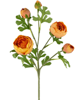 La branche de renoncule artificielle x5 Real Touch Orange 62 cm présente cinq renoncules orange vif à différents stades, complétées par des feuilles vertes luxuriantes et profondément lobées sur une seule tige, sur un fond blanc.