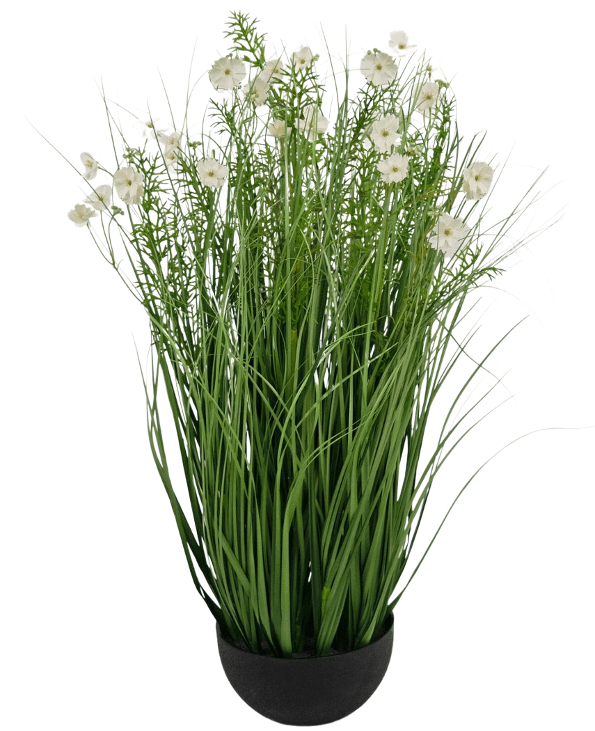 Le pot d'herbe d'oignon de fleur de Gesang blanc de gazon artificiel est une plante artificielle ignifuge de 90 cm avec de longues et fines feuilles vertes et de délicates fleurs blanches dans un pot rond noir, sur un fond blanc uni.