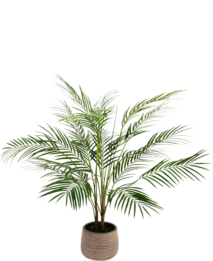 Le palmier artificiel Chamaedorea 83 cm a de longues feuilles vertes fines et de multiples tiges dans un pot marron clair texturé, sur un fond blanc uni.