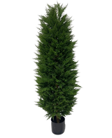 La Plante Artificielle Conifère UV 180 cm est un arbre artificiel à feuilles persistantes haut et étroit avec des feuilles denses vert foncé, représentées sur un fond blanc.