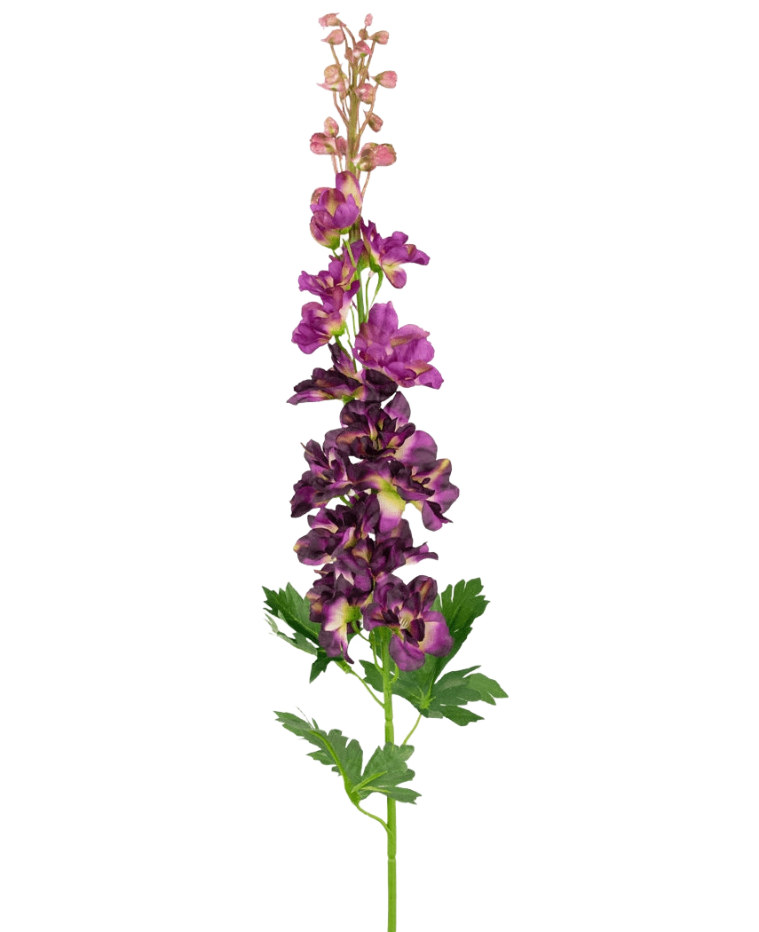 La Fleur Artificielle Delphinium Violet 79 cm possède une seule tige de pied d'alouette artificielle violette avec de multiples fleurs disposées verticalement et des feuilles vertes profondément lobées, sur un fond blanc uni.
