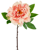 La Fleur Artificielle Pivoine 61 cm rose tendre est une pivoine artificielle rose aux pétales superposés et au cœur jaune sur une tige aux feuilles vertes, sur fond blanc.
