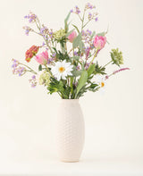 Le bouquet de fleurs artificielles en soie Pink Bloom Vibes est un magnifique arrangement de fleurs en soie qui apporte une élégance durable à n'importe quelle pièce.