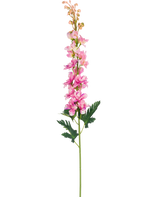 Une seule fleur artificielle Delphinium rose de 79 cm avec des feuilles vertes profondément lobées, isolées sur un fond blanc.