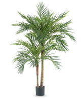 La Plante Artificielle Areca 180 cm est un grand palmier artificiel avec plusieurs troncs élancés et de longues feuilles vertes, dans un simple pot noir sur fond blanc.