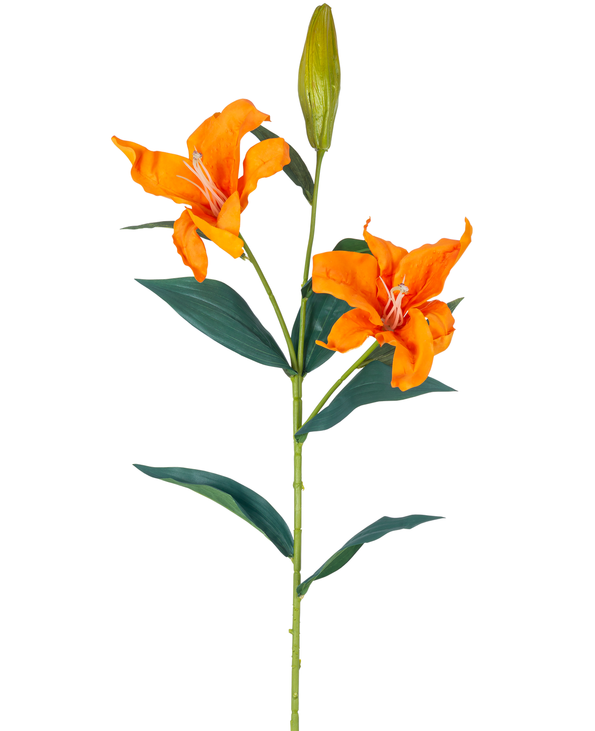 La Fleur Artificielle Lys Real Touch orange 95 cm a une tige unique avec deux lys orange ouverts, un bourgeon fermé au sommet et des feuilles vertes longues et étroites, le tout sur un fond blanc.