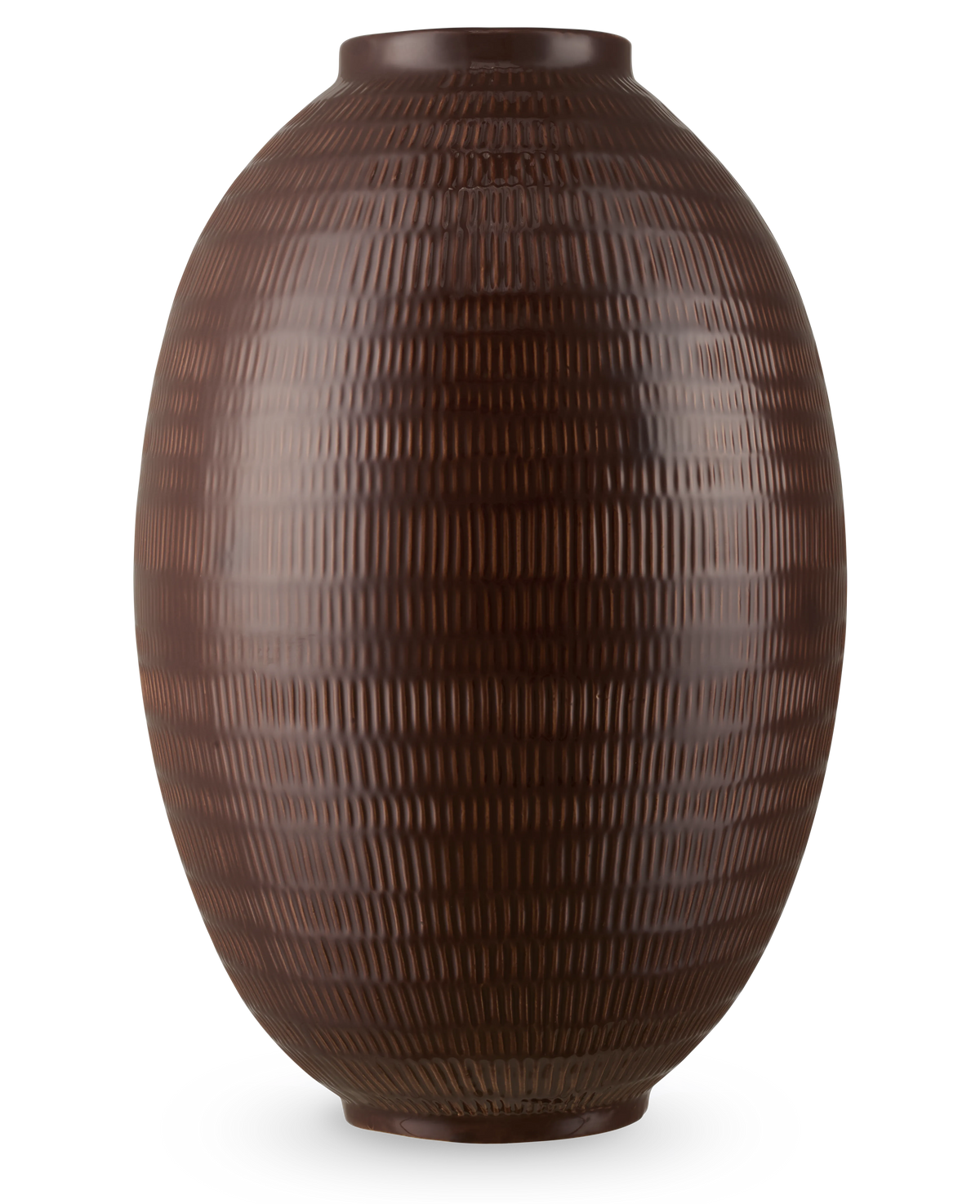 Le Vase Earth Nest 36 cm marron est un grand vase ovale marron foncé avec un motif structuré de lignes verticales et horizontales sur un fond blanc uni.