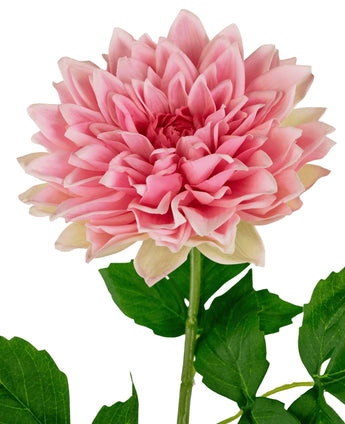 Un gros plan du Kunst Georgine Real Touch Pink 70 cm montre les pétales de dahlia roses en couches avec des feuilles vertes sur une tige, sur un fond blanc.