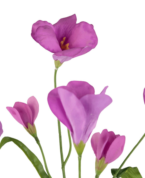 Le Rhododendron Azalée Artificiel Real Touch Violet 80 cm a des fleurs d'azalée violettes réalistes avec des tiges et des feuilles vertes sur un fond blanc. Certaines fleurs sont complètement ouvertes, tandis que d’autres sont partiellement fermées.