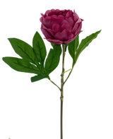 La Fleur Artificielle Lotus Pivoine Real Touch en rouge est une grande fleur artificielle de 58 cm avec des pétales superposés et des feuilles vertes sur une longue tige, isolée sur un fond blanc.