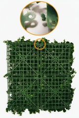 Haie artificielle Buis bleu 50x50 cm : Panneau UV avec feuille de buis artificielle posée sur une grille en plastique vert. Une incrustation circulaire en haut montre un gros plan du mécanisme de verrouillage qui permet de relier plusieurs panneaux entre eux.