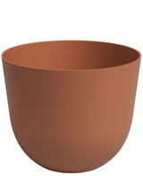La Jardinière Havanna Ø30cm x H25cm est un pot de fleurs rond et minimaliste de couleur terre cuite avec une finition mate lisse, sur un fond blanc uni.