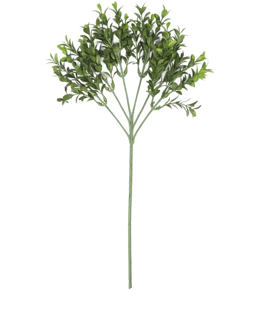 Une seule branche de buis artificiel de 47 cm ignifuge anti-UV avec plusieurs branches de petites feuilles ovales est présentée sur un fond blanc uni.