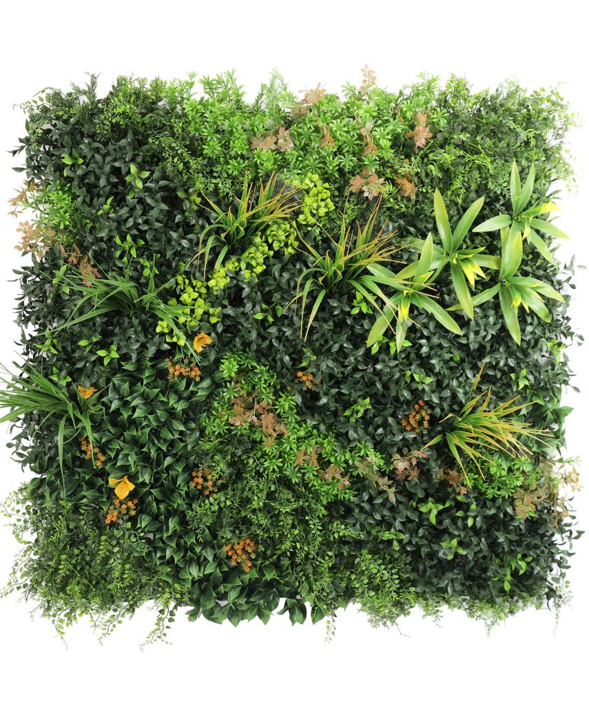 La haie artificielle Marisa 100x100 cm UV est un mur végétal carré et luxuriant avec des plantes à feuillage mixte, des fougères, des accents jaune-vert et des feuilles brunâtres éparses sur un fond blanc uni.