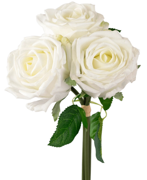 Un gros plan du bouquet de roses artificielles Real Touch White 30 cm montre trois roses artificielles blanches avec des feuilles vertes sur une tige, sur un fond blanc uni.