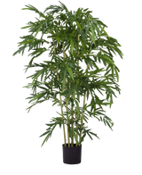 Le Bambou Artificiel 180 cm ignifuge est un grand bambou artificiel avec de fines feuilles vertes et plusieurs tiges fines dans un petit pot noir, représenté sur un fond blanc uni.