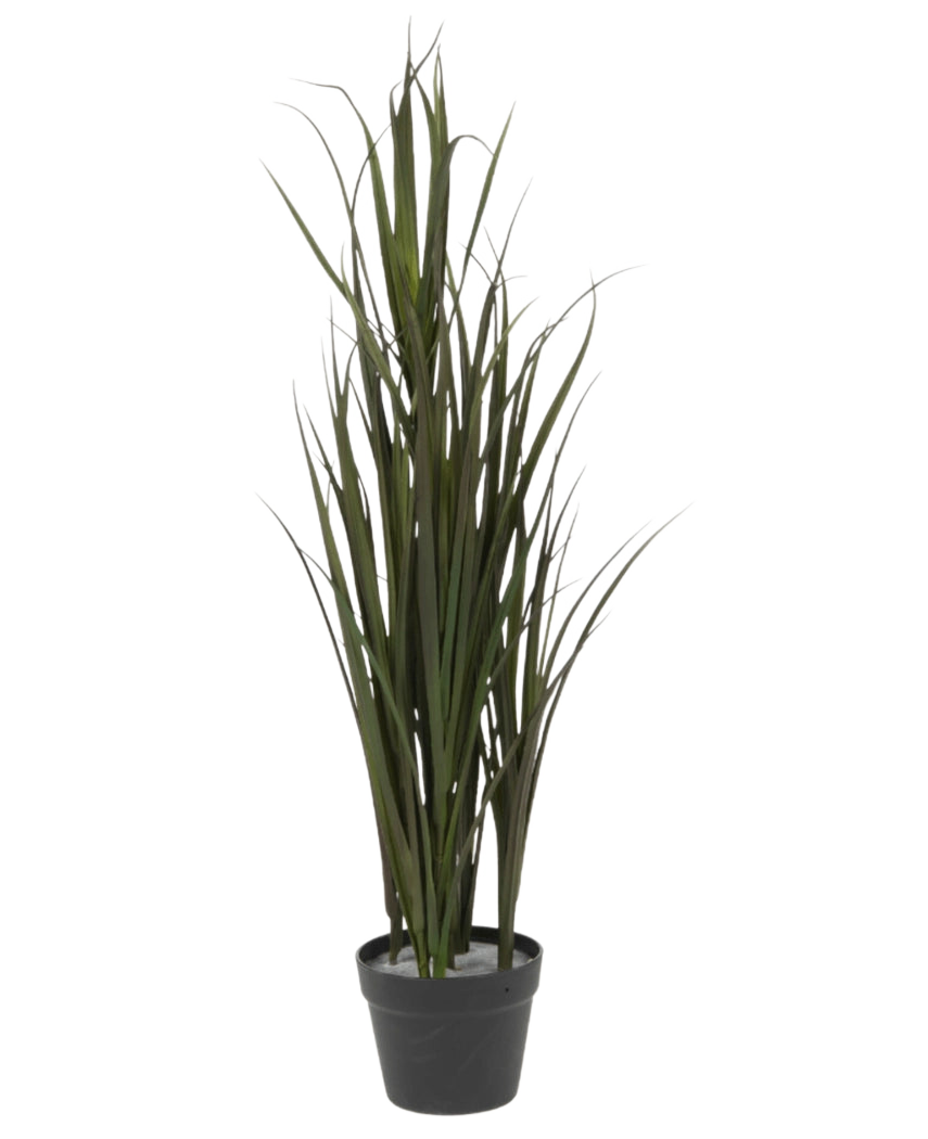 Le Gazon Artificiel Bordeaux UV 90 cm est une graminée ornementale haute et verte aux feuilles longues et fines dans un pot en plastique noir, sur un fond blanc uni.
